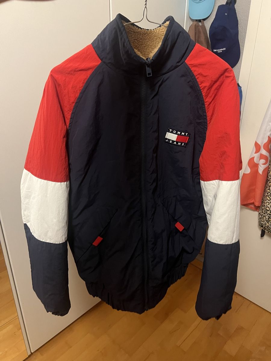 Tommy Hilfiger Giacche: Veste Tommy Jeans réversible – Nuovo (secondo la descrizione) da Villars-Ste-Croix venduto da Maaaat 2