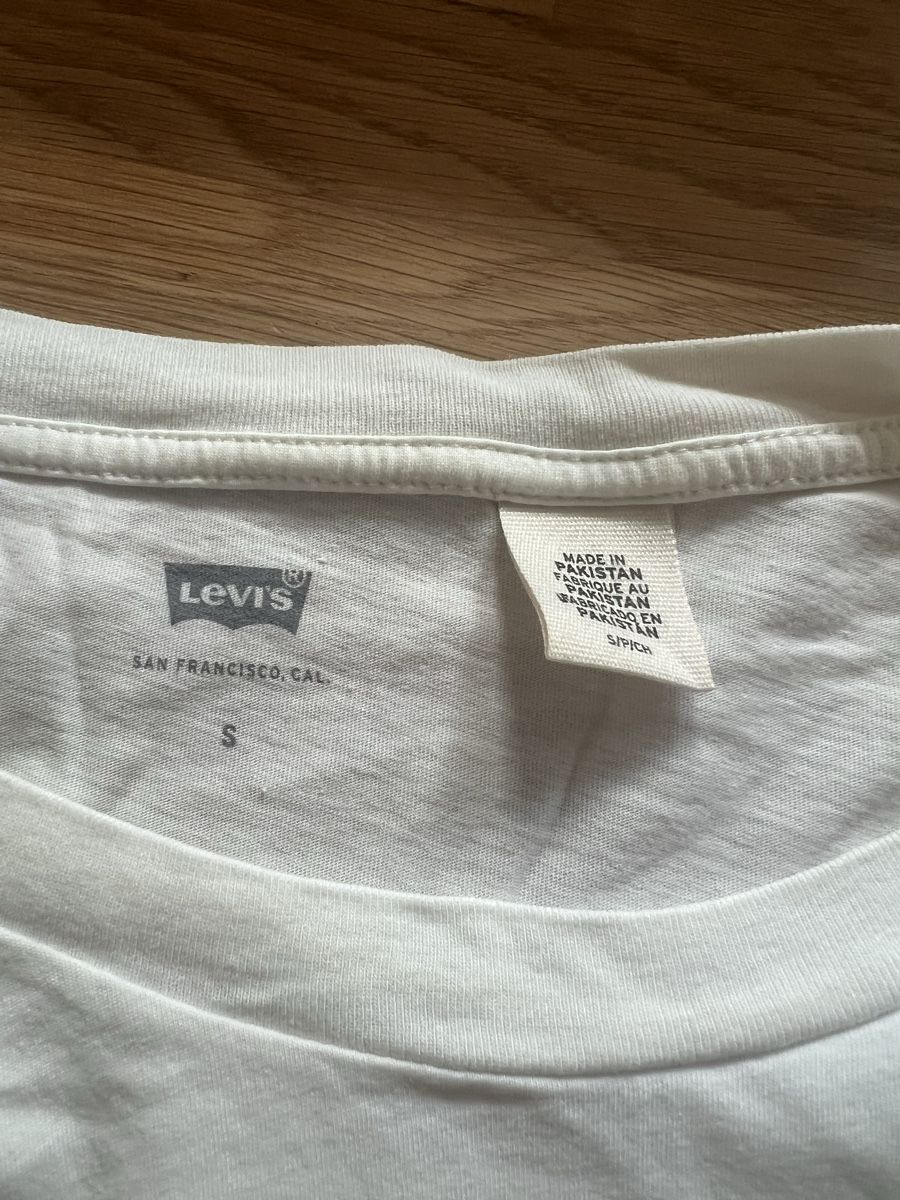 Levi's T-shirt: levi's t-shirt – Nuovo (secondo la descrizione) da Bern venduto da lea_wf9x 2