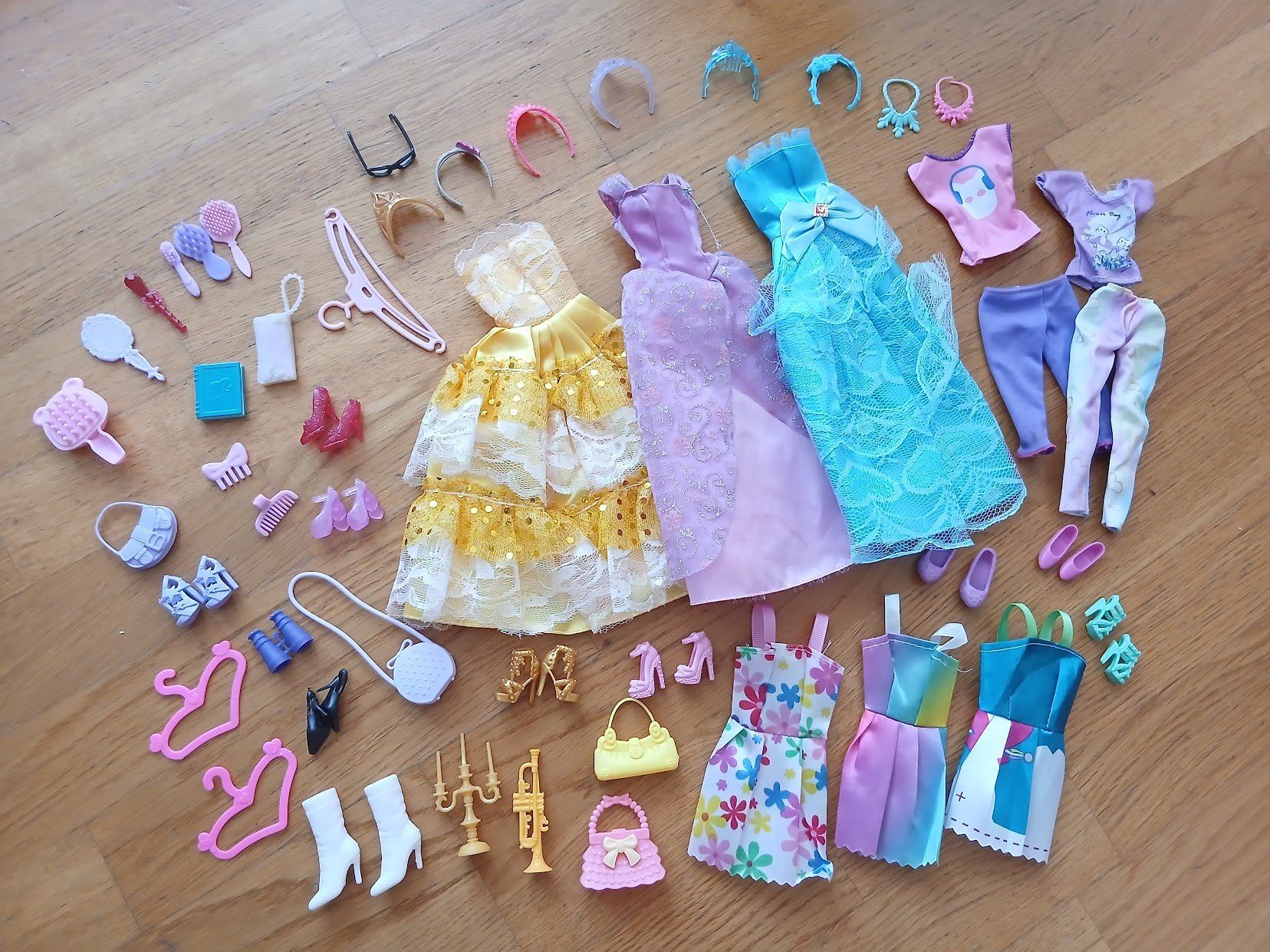 Bambole: Barbie Kleider/Schuhe Set – Usato da Dübendorf venduto da Fip05