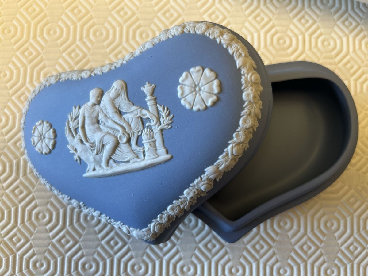 Tutte le decorazioni: Wedgwood Blue Jasperware Heart – Usato da Lausanne venduto da ValeMerky 1