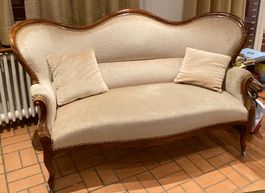 Beiges Sofa mit 2 Sesseln