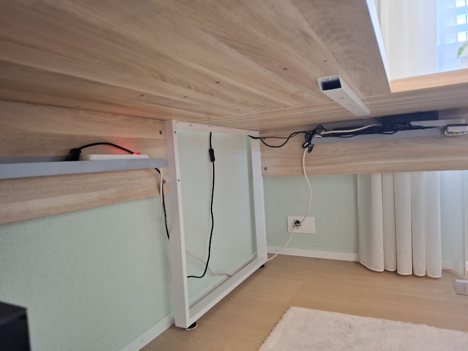 Schreibtische: Eckschreibtisch mit Schubladen und Regal  – Gebraucht aus Oberwil BL von nuvomind 3