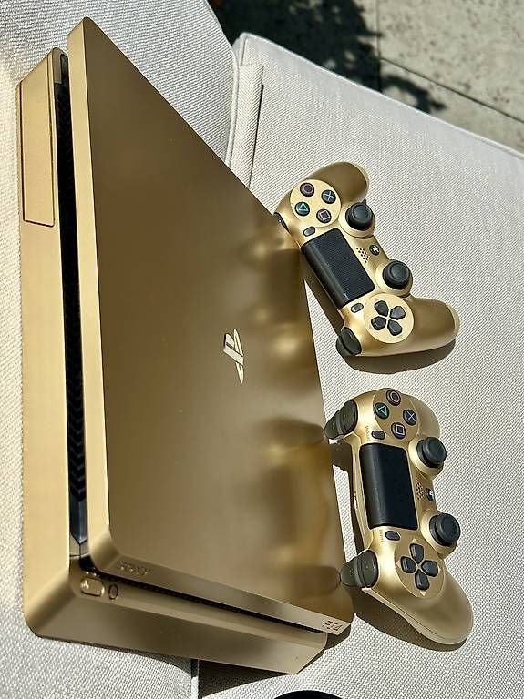 Konsolen: Goldene PlayStation 4 Slim , 2 Controller  – Gebraucht aus Untereggen von ggu_6lfc