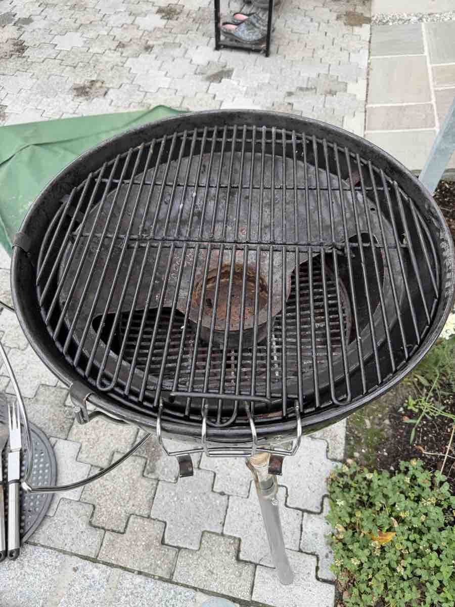 Grills: Holzkohlegrill rund gebraucht – Gebraucht aus Grabs von murmeli023