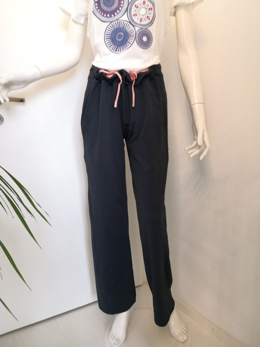 Tchibo Pantaloni: 🤩TCHIBO JOGGING-HOSE DUNKELBLAU – Nuovo (secondo la descrizione) da Olten venduto da Naja-Twins-Twins 2