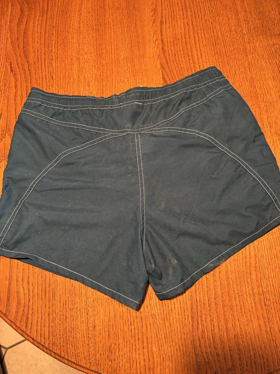 Pantalons: Short dame – D'occasion à Montsevelier par ber_88db 1