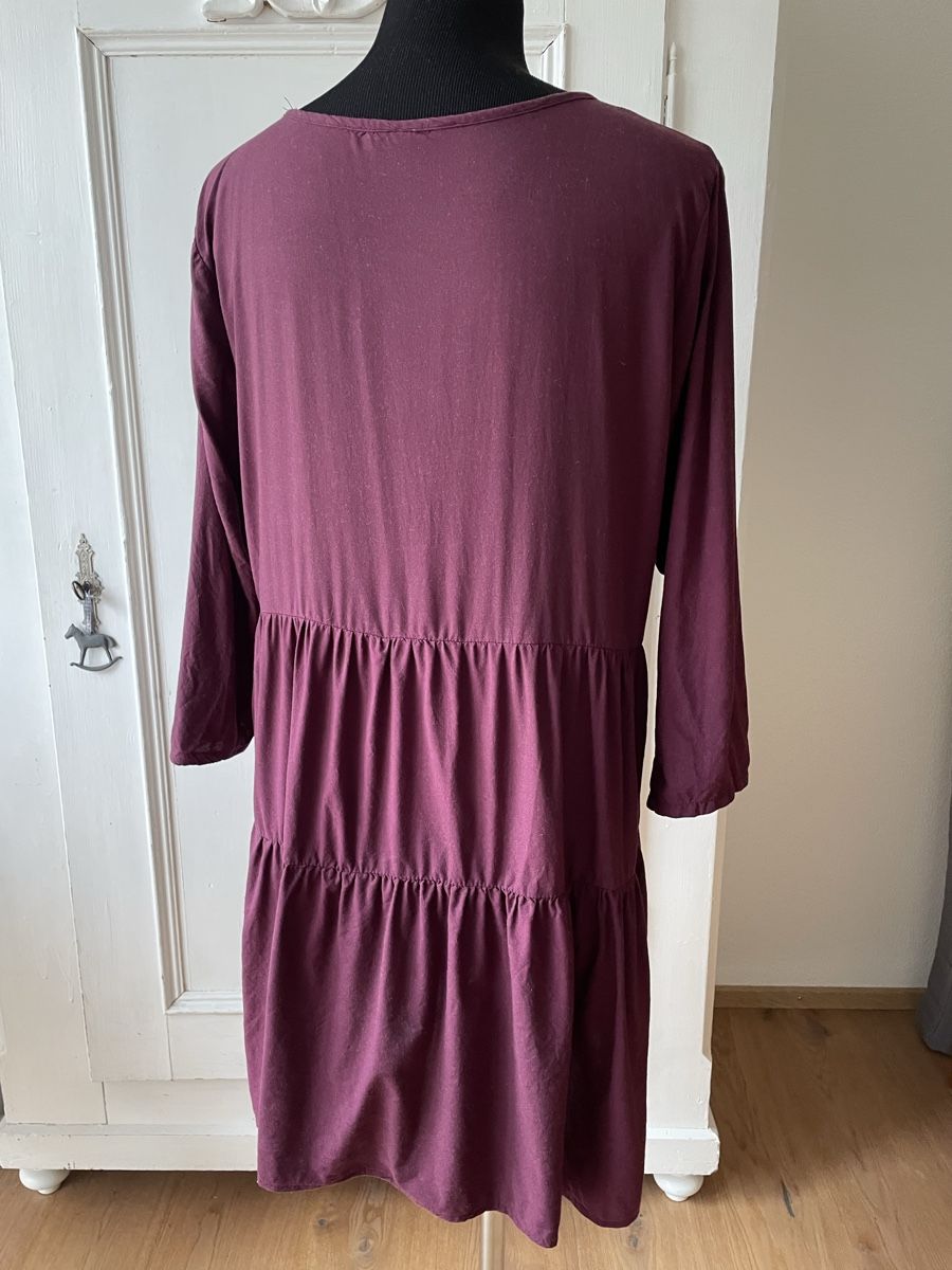 Vestiti: Stufenkleid bordeaux Gr. 38 – Usato da Bischofszell venduto da krass13 2