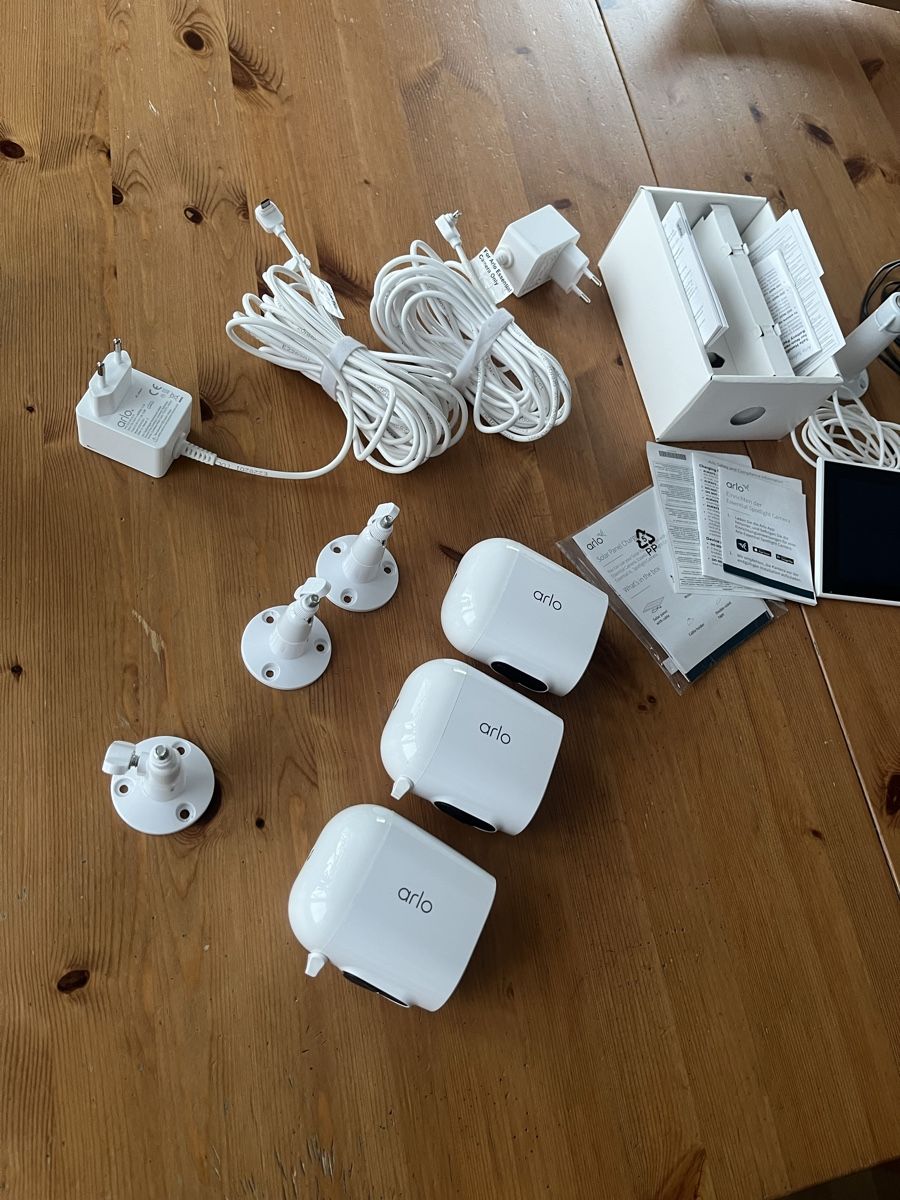 Arlo Sistemi d'allarme: 3Arlo Essentiat Spotlight Kamera – Usato da Bettlach venduto da mehr86 1