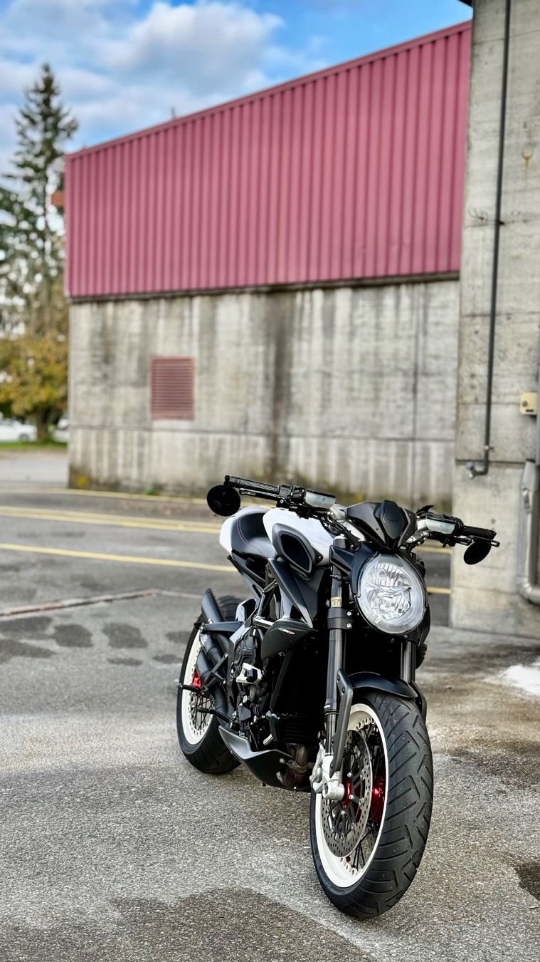 MV Agusta Strada: MV Agusta Dragster 800 RR – Usato da Wildegg venduto da phaenomen 2