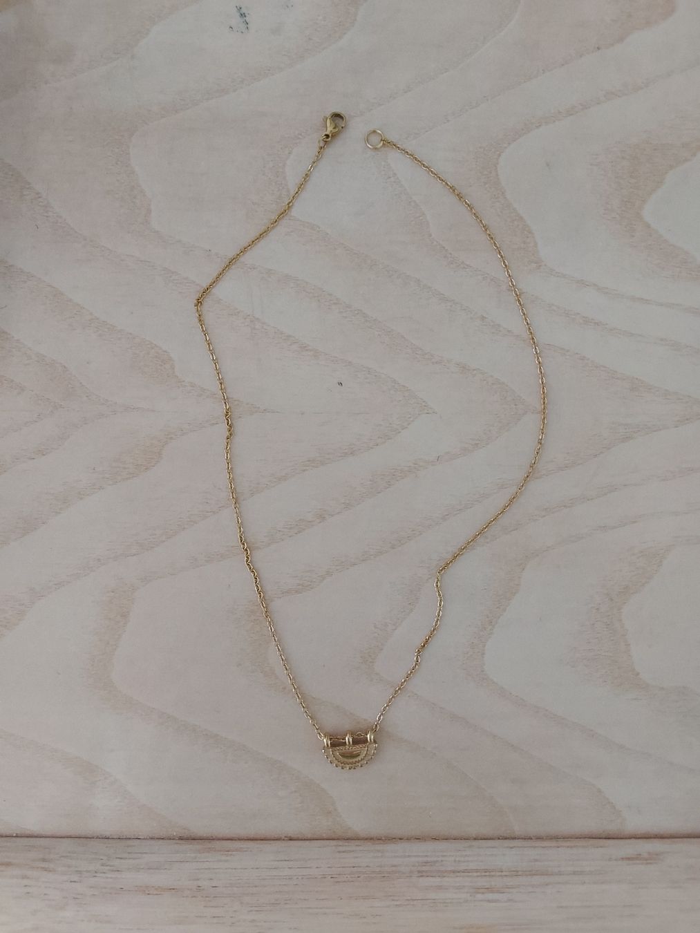 Catenine: Collier vintage avec pendentif style égyptien – Usato da Le Mont-Pèlerin venduto da jux_x96b
