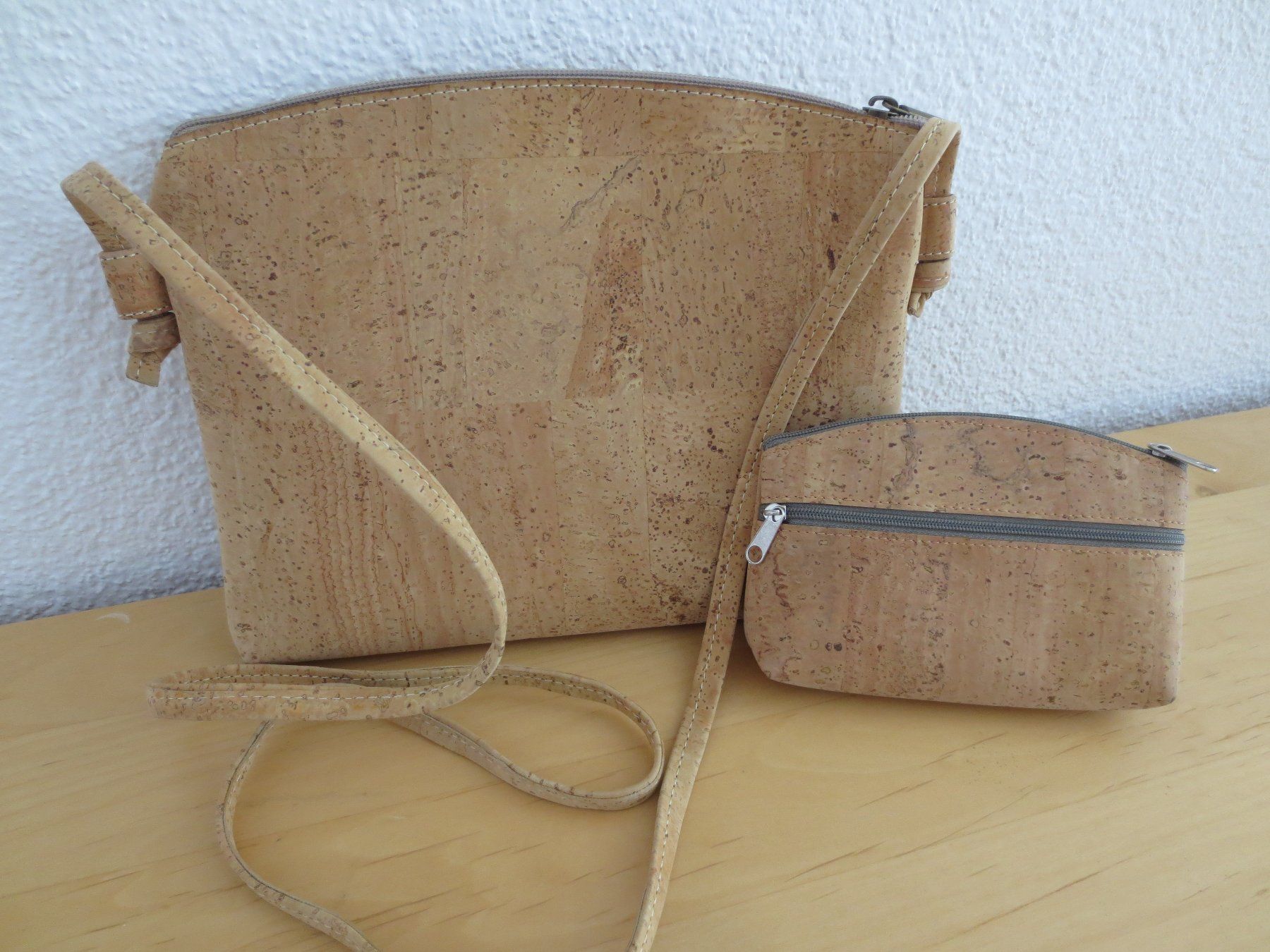 Borse da donna: Neue Damen Handtasche Kork - Leder – Nuovo (secondo la descrizione) da Herzogenbuchsee venduto da Schulelo 1