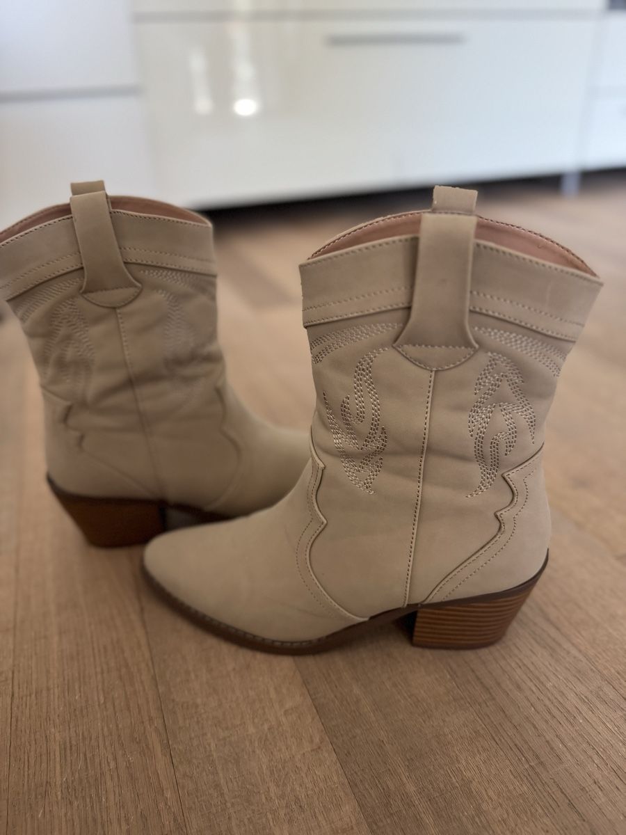 Scarpe da donna: Stiefel Beige Grösse 38 Neuwertig – Usato da Zürich venduto da sta_hr9h 3
