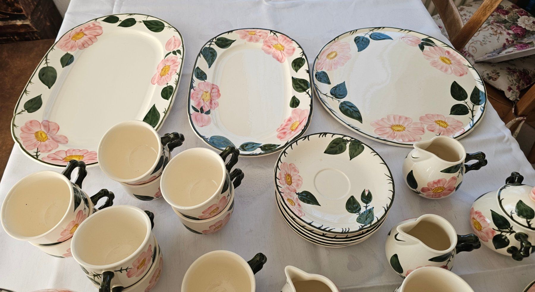 Villeroy & Boch Set di piatti: Geschirrset von Villeroy & Boch 'Wild Rose' – Usato da Walenstadt venduto da pedroju-1 3