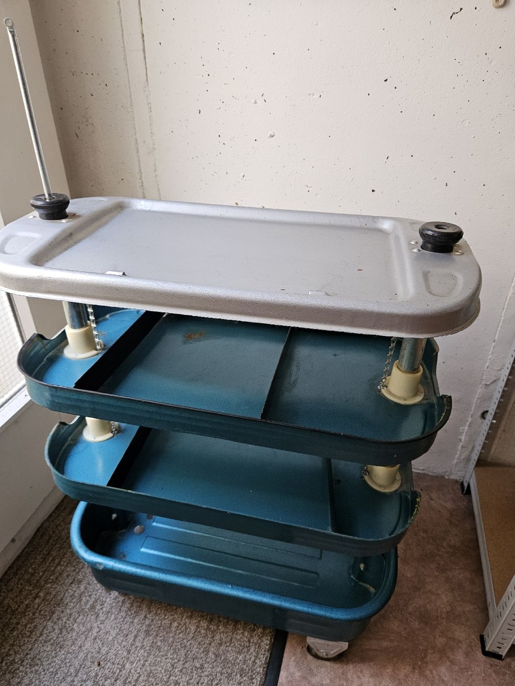 Alle Werkzeuge: Werkzeugwagen 65 x82 cm – Gebraucht aus Winkel von dor_p9pt
