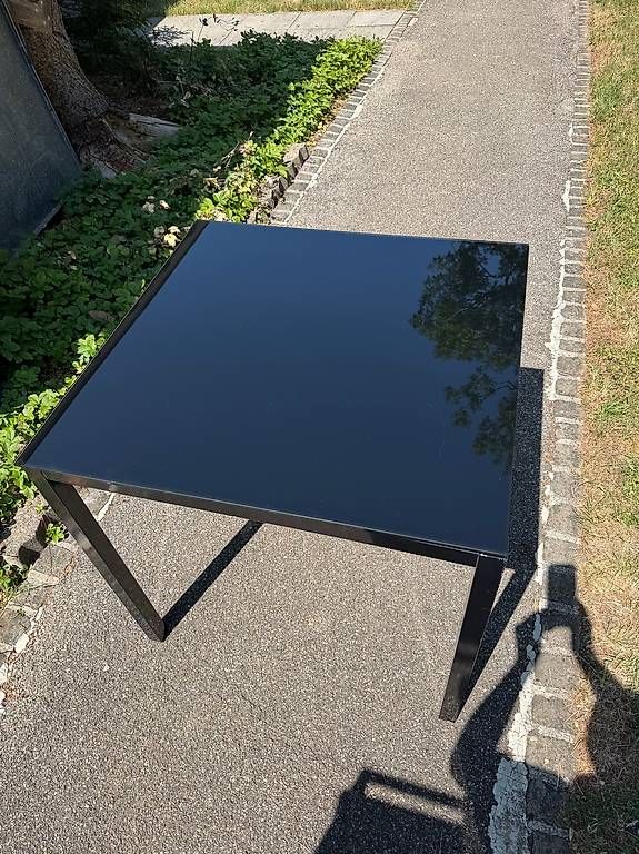 Tavoli: Table en verre noir 80x80x76 – Usato da le locle venduto da caryl 2
