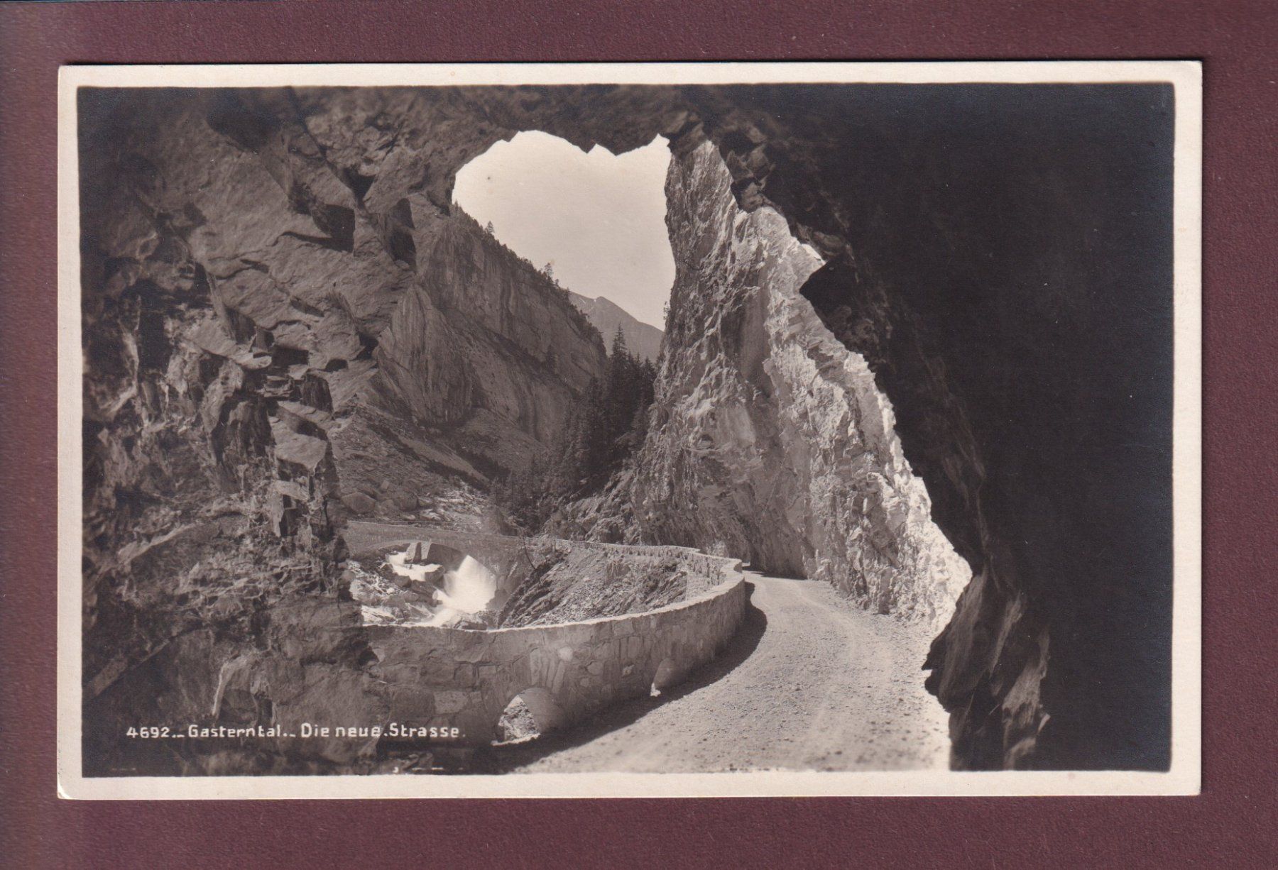 Cartoline postali: Kandersteg - GASTERNTAL - Neue Strasse – Usato da Pully venduto da nicecards