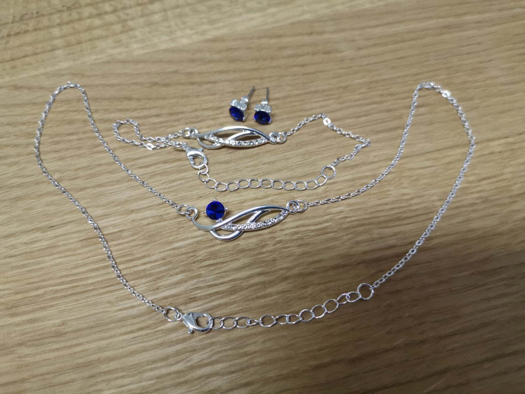 Autres bijoux: Collier bracelet boucles d'oreilles NEUF – Neuf avec emballage d'origine à Satigny par Helene2014 2