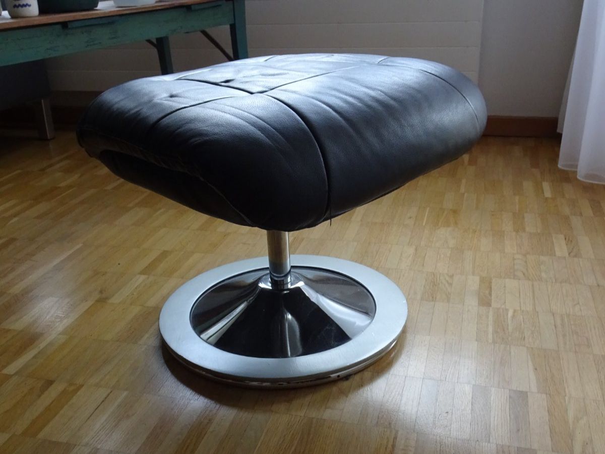 Pfister Hocker: Hocker, Leder – Gebraucht aus Wädenswil von Ohakune09 1