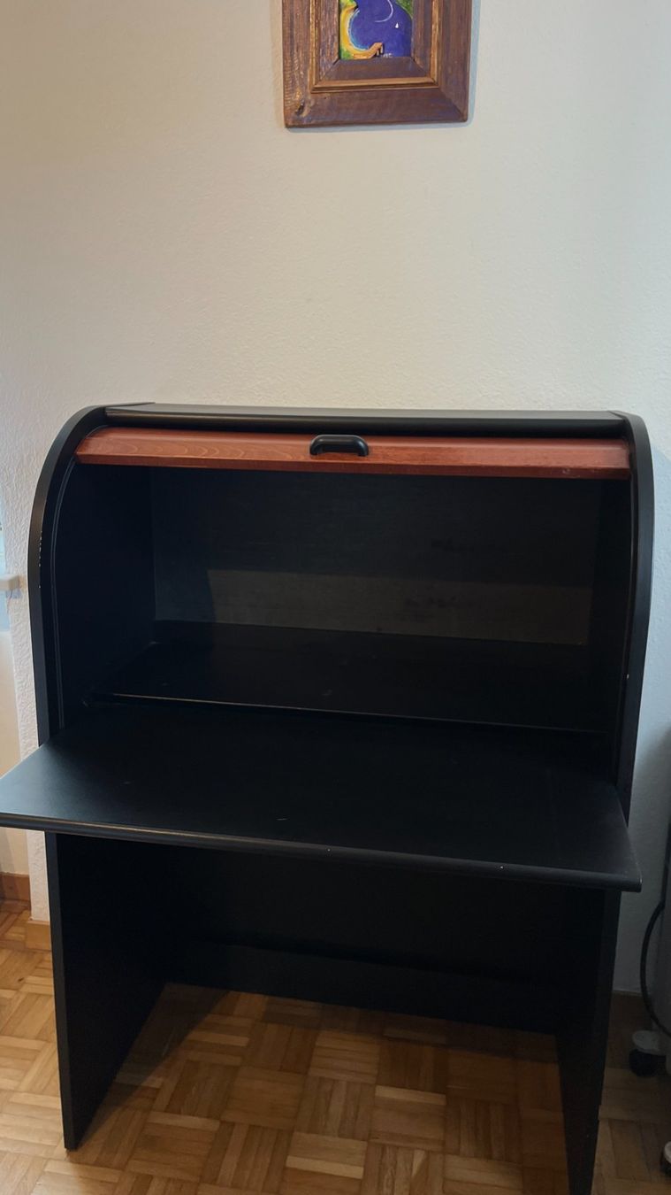 Scrivanie: Kompakter Schreibtisch mit Rollladen, Schwarz/Holz – Usato da Küsnacht ZH venduto da Floor1an 2