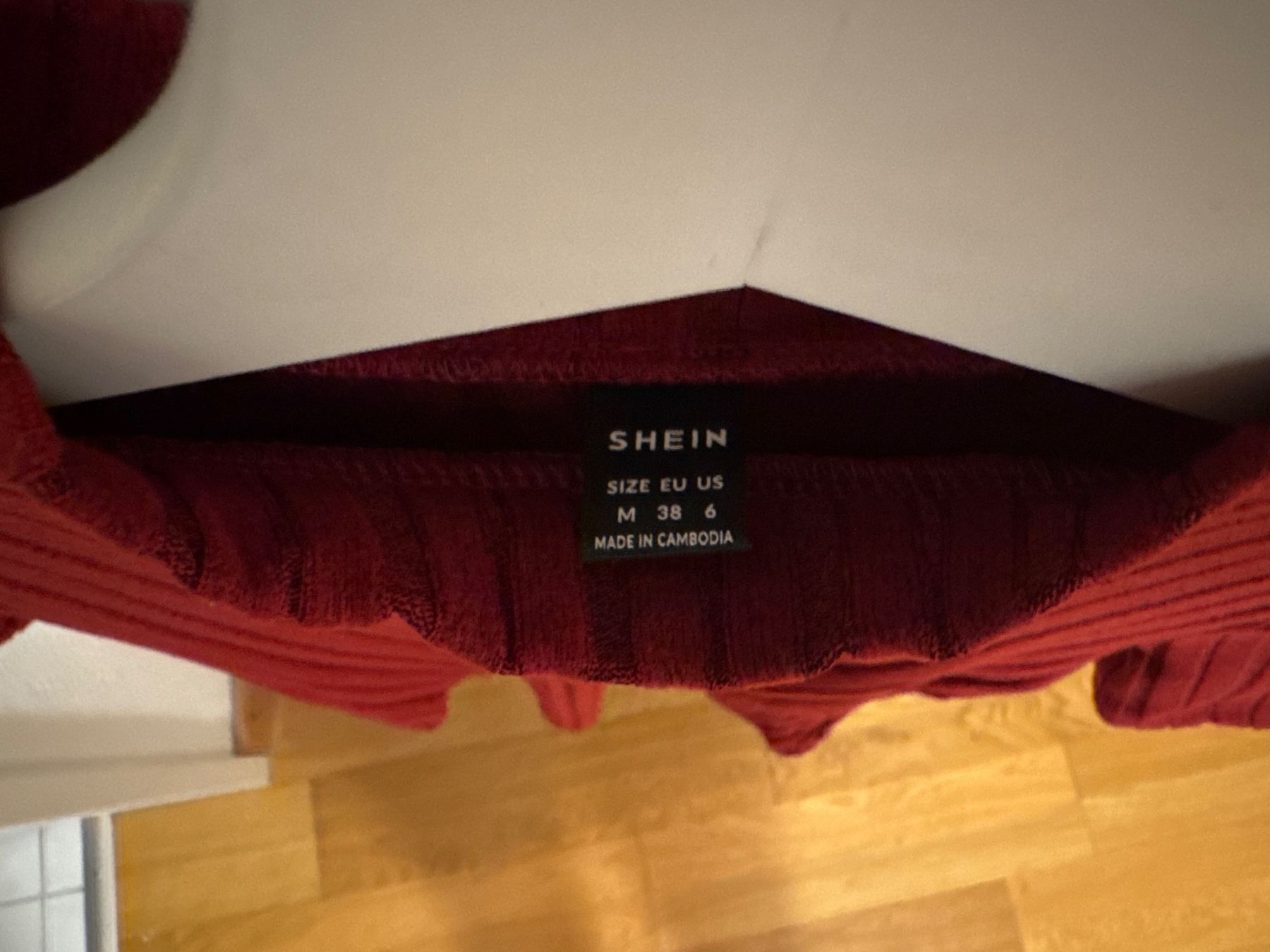 Shein T-shirt: Shein Shirt Rot Grösse M – Usato da Pfäffikon SZ venduto da Melanie335 1