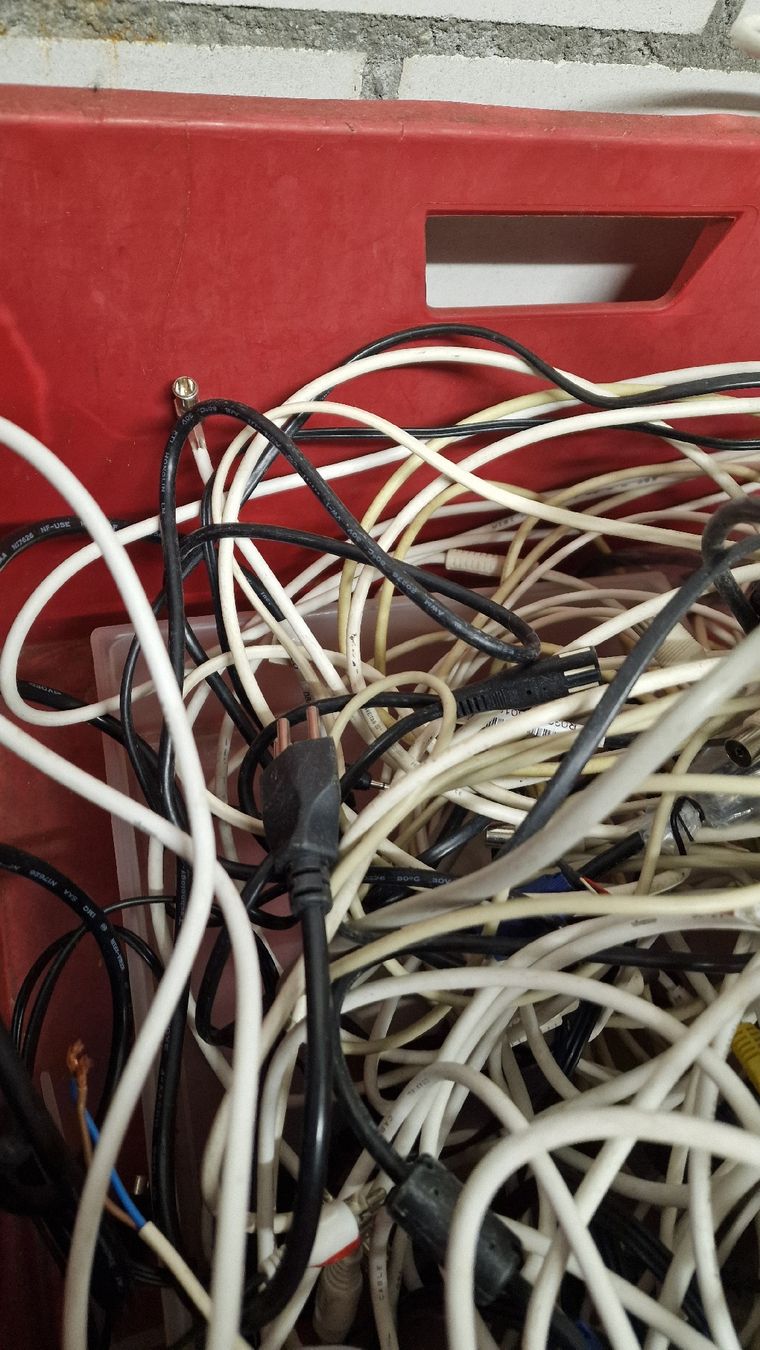 Cavi: Div Kabel günstig abzugeben – Usato da Urtenen-Schönbühl venduto da Saints67 5