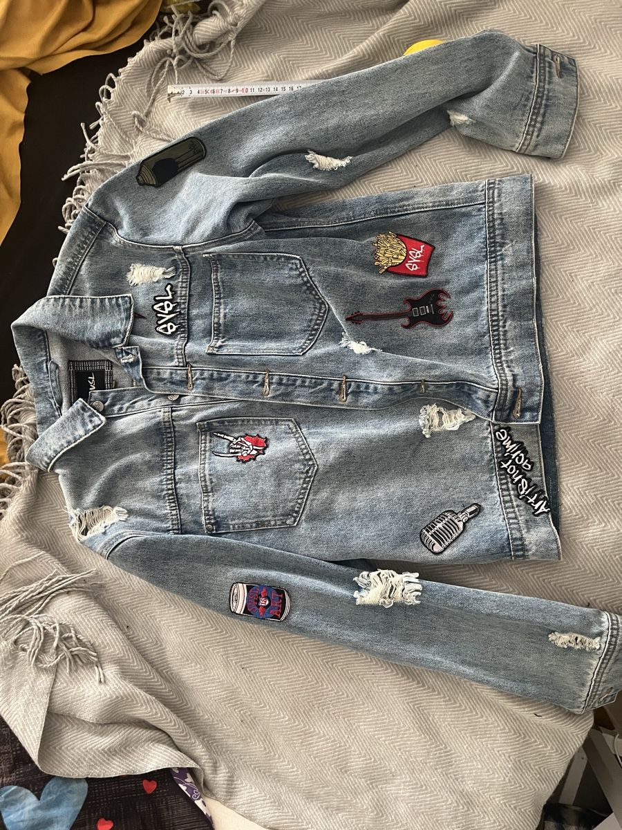 Vestes: Jeansjacke mit Aufnähern Grösse L – Neuf (Voir description) à Olten par sae_82z2 8