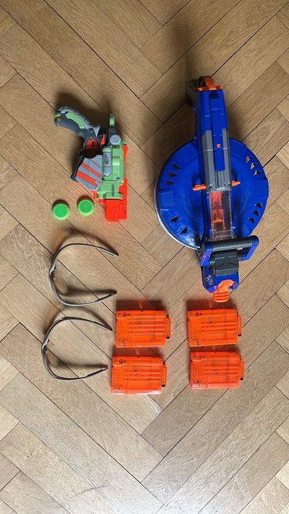 Nerf Giocattoli: 2 Nerf Pistolen inklusive brillen – Usato da zürich venduto da Graffoto