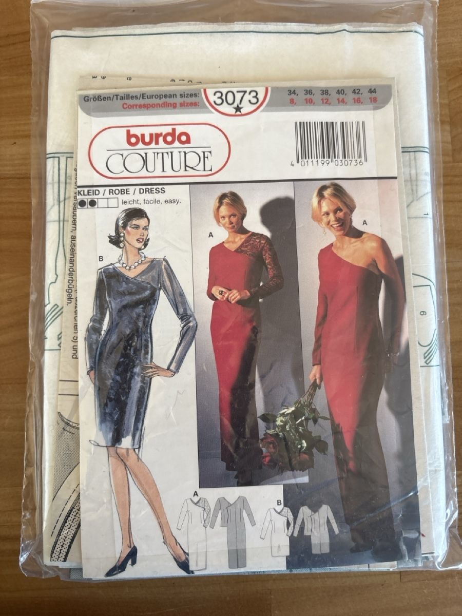 Cartamodelli: Schnittmuster für Damen Kleid – Usato da Rümlang venduto da euqinom16