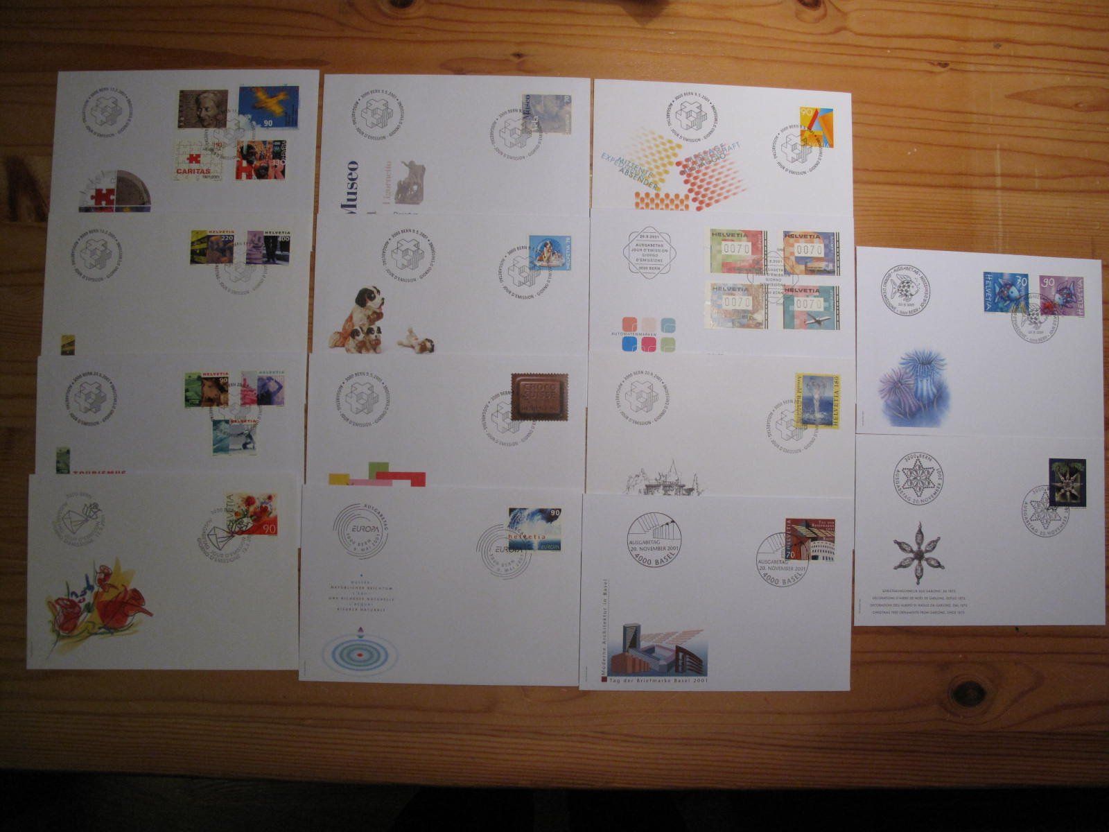 Tutti i francobolli: Schweiz FDC 2001 14 Stück – Usato da Wil SG venduto da fva01
