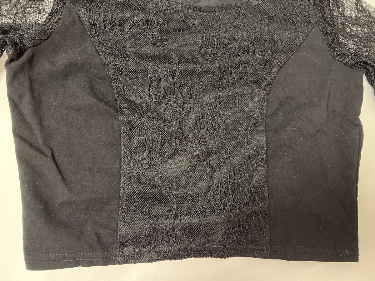 H&M Tops: Schwarzes Crop Top mit Spitze Gr. 36 H&M – Neu (gemäss Beschreibung) aus Thun von Golden-Gate 2
