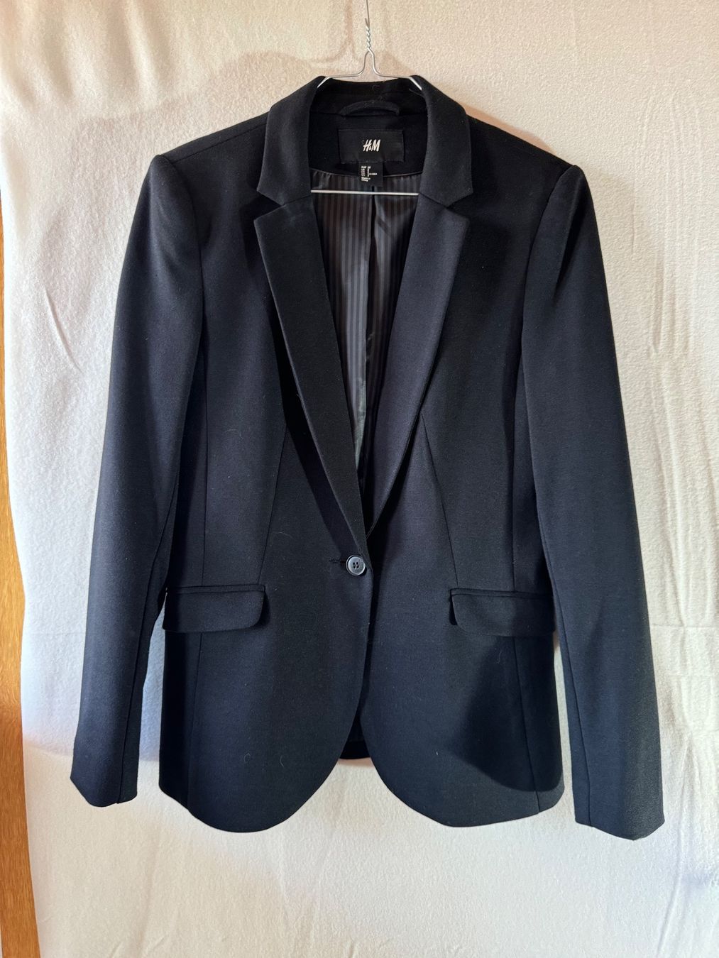 H&M Giacche: schwarzer Blazer von H&M Gr. 38 – Usato da Grosswangen venduto da second_hand_dress