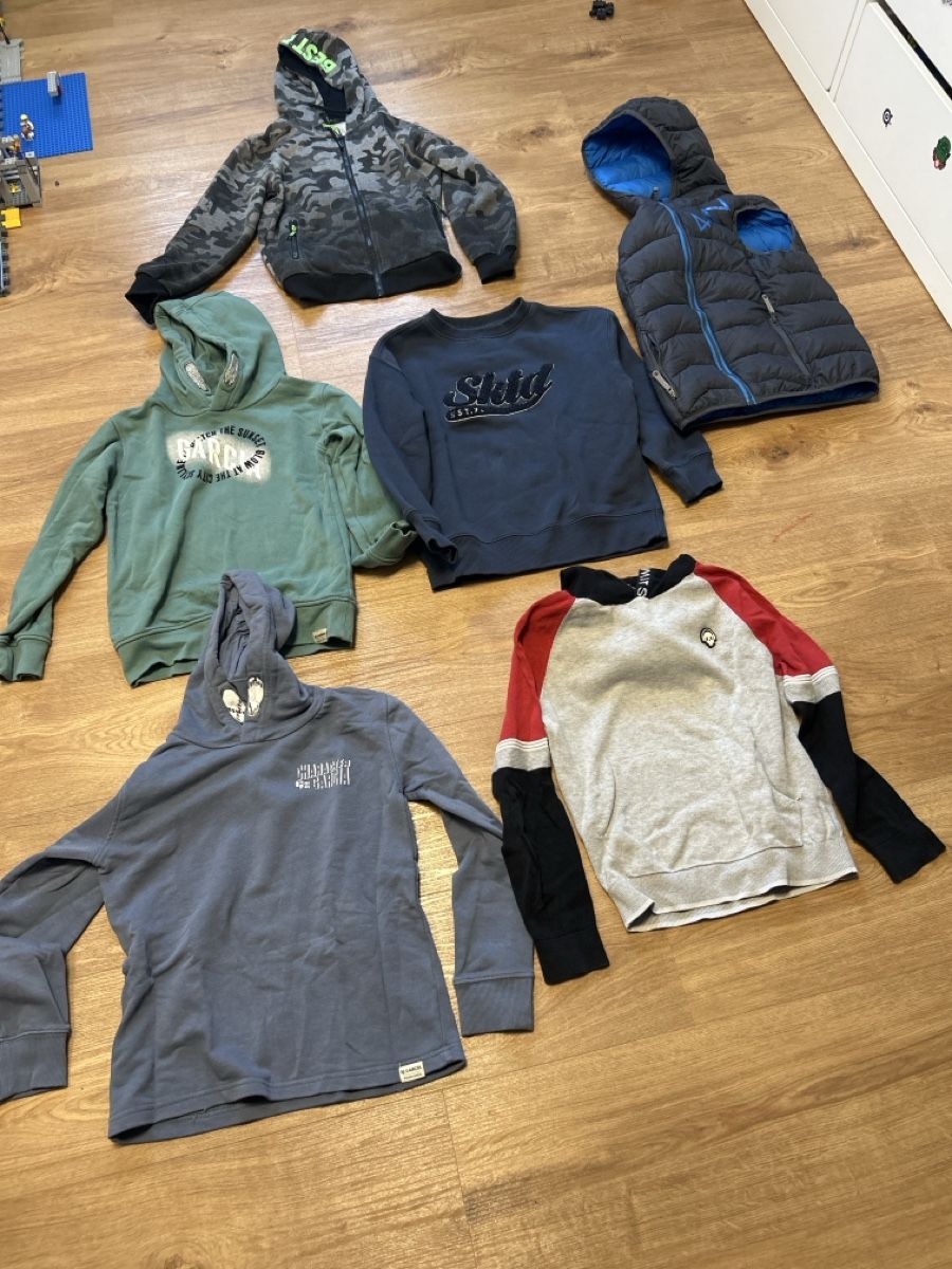 Kleiderpakete & -sets: Kleiderset Jungs Grösse 130/140 Pullover/ Weste – Gebraucht aus Fischbach- Göslikon von Rommel