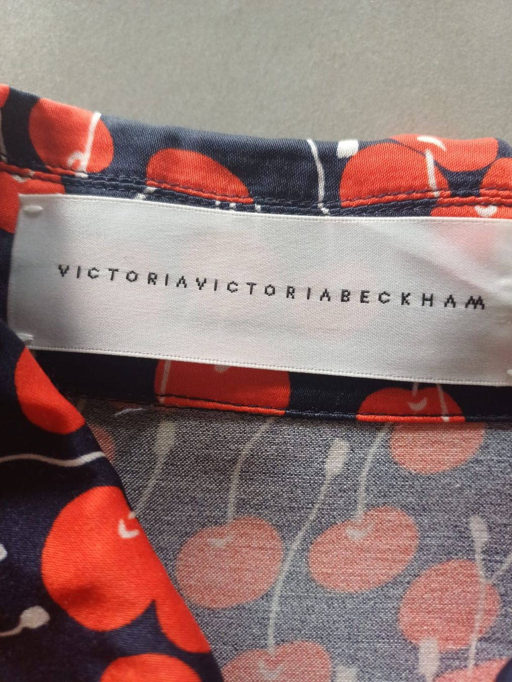 Victoria Beckham Camicette: Blouse Victoria Beckam – Nuovo (secondo la descrizione) da Collonges venduto da cam_72xf 1