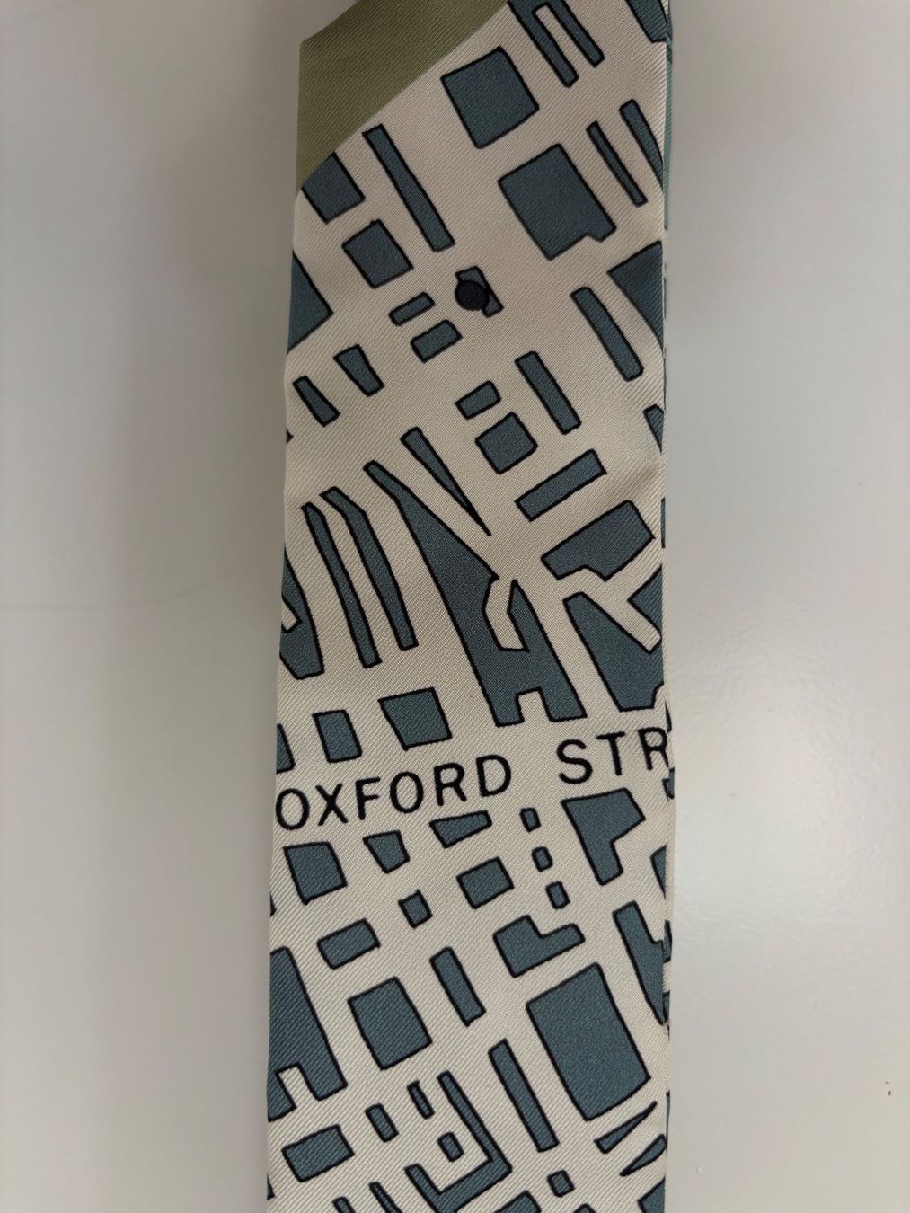 Burberry Foulards, Tücher & Schals: BURBERRY PROSUM  Seiden Twilli 89x6cm – Gebraucht aus Herrliberg von mayfi 2