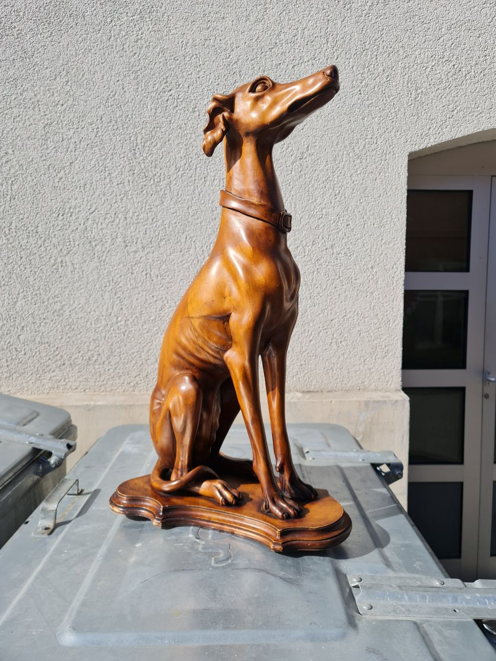 Skulpturen & Statuen: Grosse Holzskulptur Windhund – Gebraucht aus Degersheim von Tosam_Degersheim 1