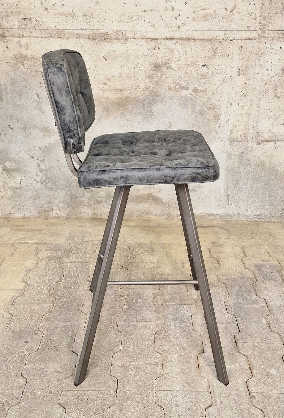 Sgabelli: Moderner Barhocker im Industrial Style - Grau Lederlook – Usato da Affeltrangen venduto da Szafaoli 5