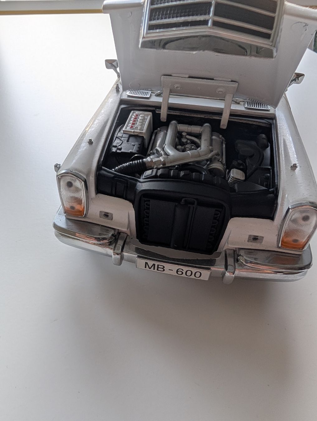 Mercedes-Benz Modellini d'auto: Mercedes 600 W100 1:18 Sunstar – Difettoso da Sulzbach venduto da MercedesV8 2