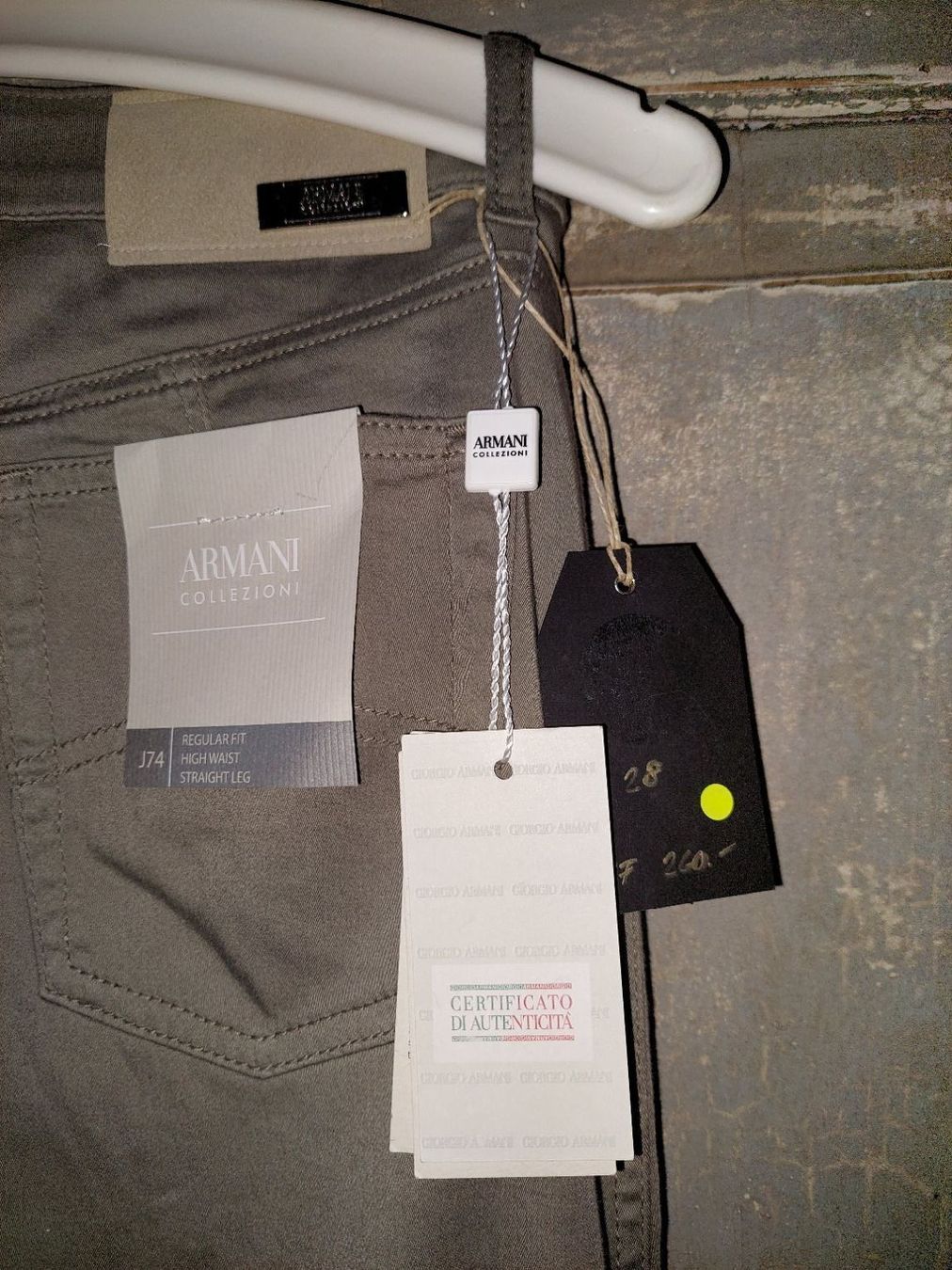 Armani Jeans: Armani Collezioni . J74 regular high straight grau 29 – Nuovo e nell'imballaggio originale da Besenbüren venduto da teluride89 2