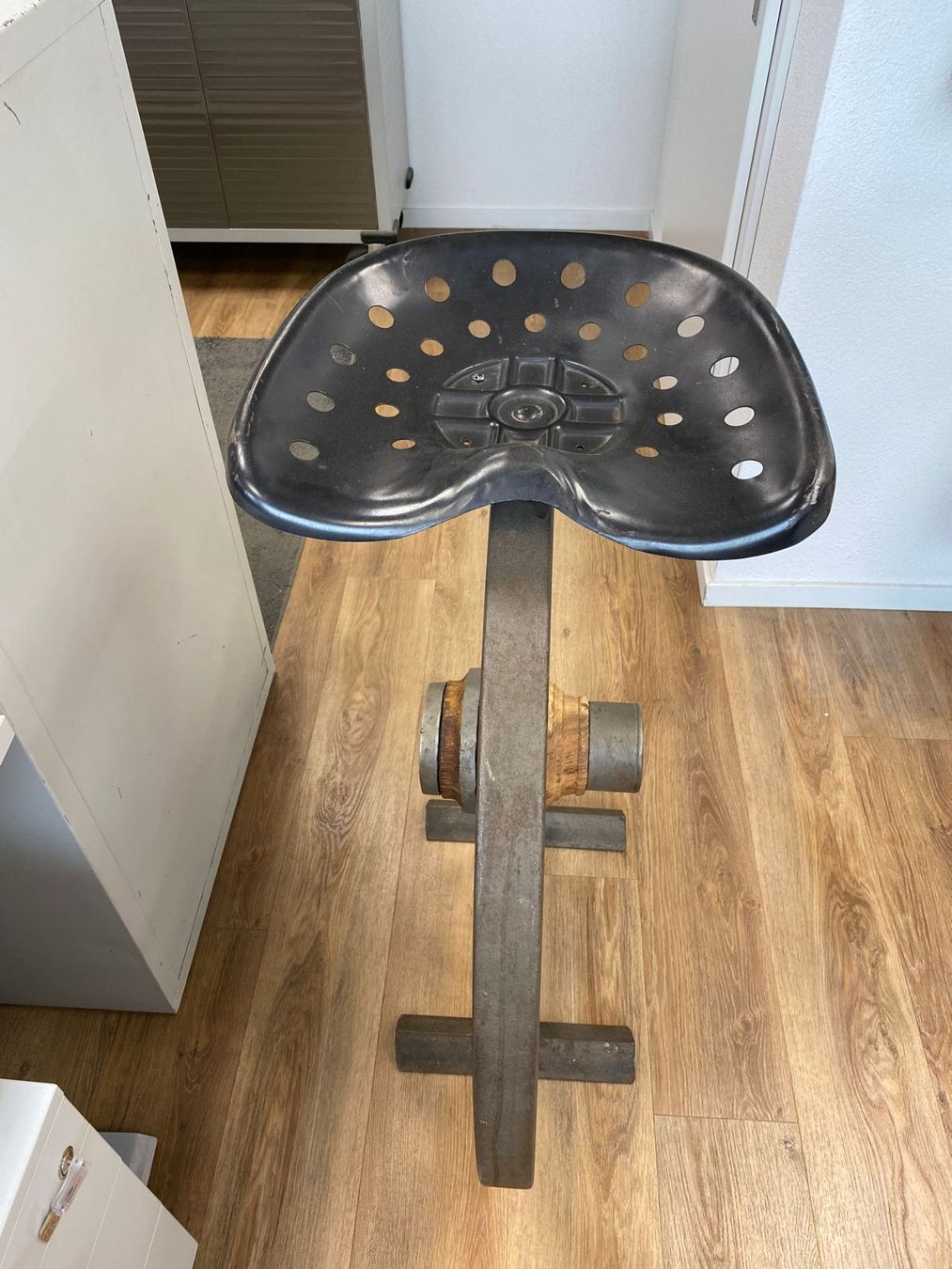 Hocker: Barhocker, Wagenrad – Gebraucht aus Niederwil von fordrolf 3