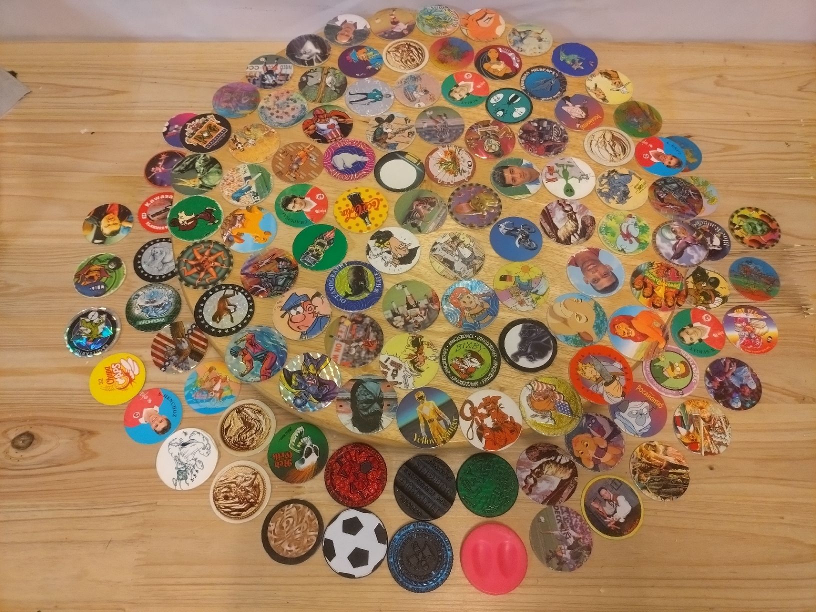 Jeux: Lot de pogs caps etc. – D'occasion à Farvagny-le-Grand par LaCaverne
