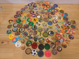Lot de pogs caps etc.