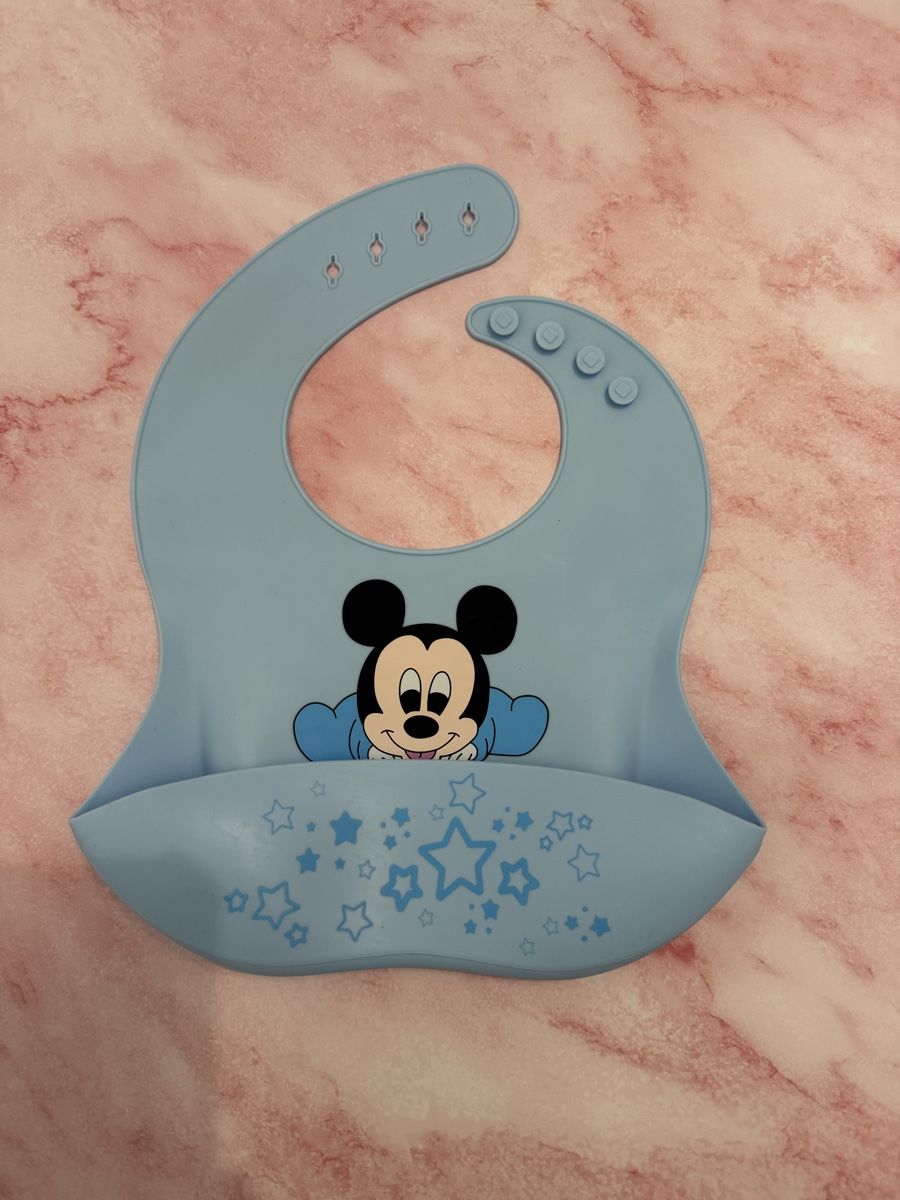 Pasti del neonato: Bavaglino in silicone Mickey Mouse, morbido e pratico, – Nuovo e nell'imballaggio originale da Giubiasco venduto da asi_h7l5