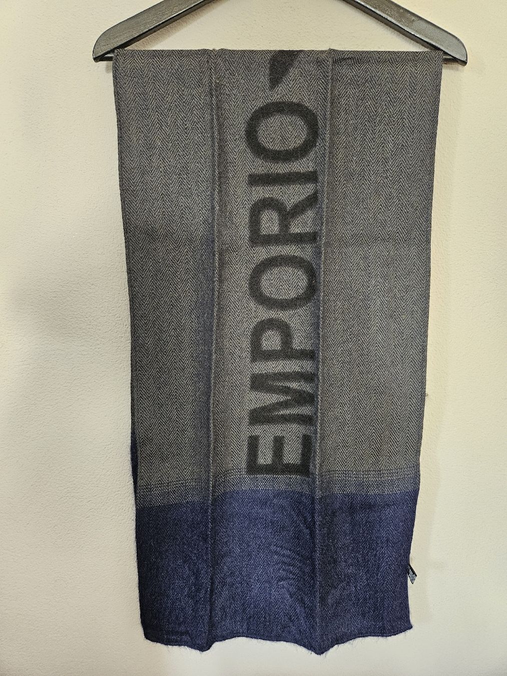 Armani Sciarpe: Emporio Armani Schal  – Usato da Eschenbach SG venduto da MarThu