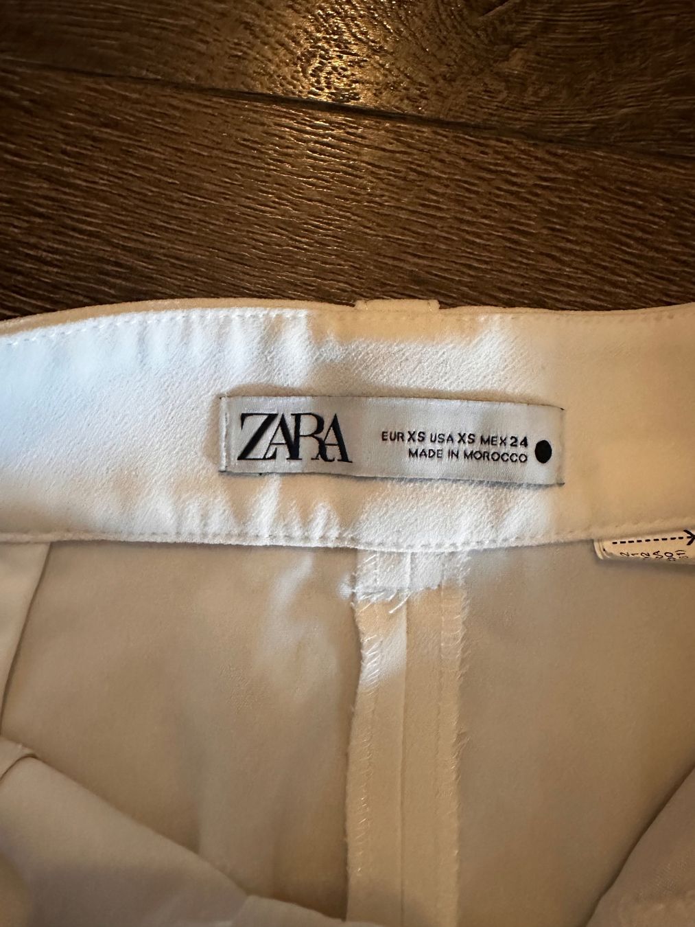 Zara Pantaloni: zara shorts weiss XS – Usato da Dübendorf venduto da bol_h67v 2