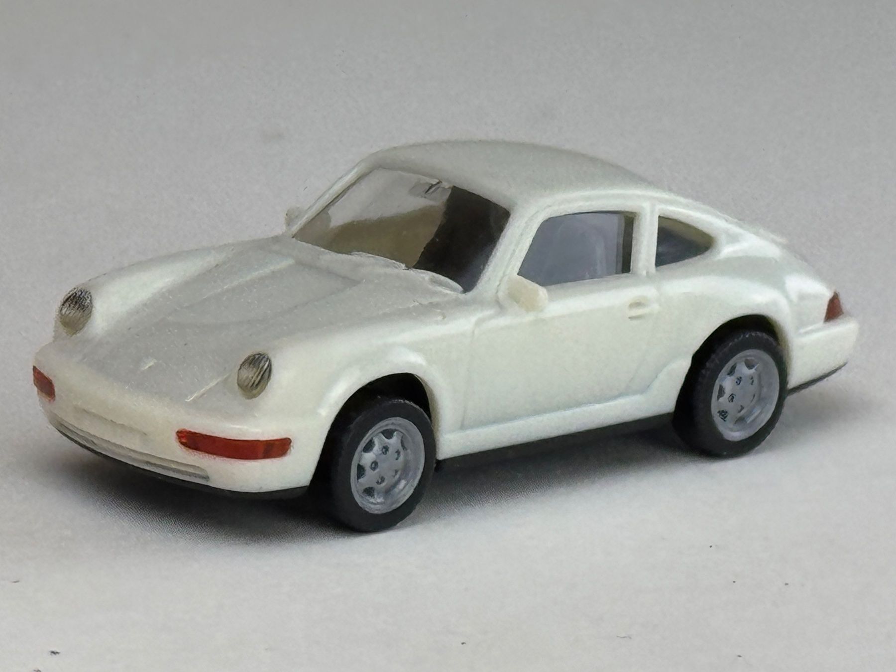 Wiking Modellini d'auto: Porsche Carrera 4 Coupe  weiss BP Cabriolet – Usato da Elm venduto da Wikmtz