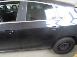 Astra J Türe hinten links 2015 Fahrzeug wird zerlegt.