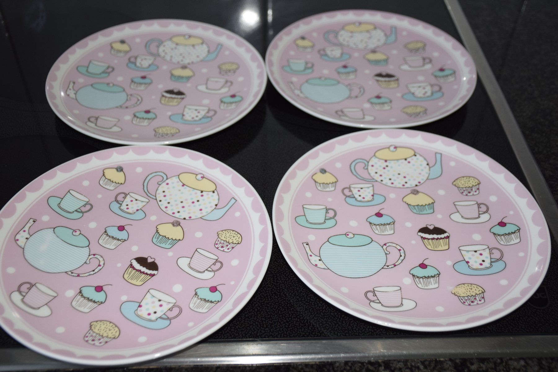 Teller: Set 4 Mittel Teller Cupe Cake Motiv – Gebraucht aus Wetzikon ZH von Wetzicardo25