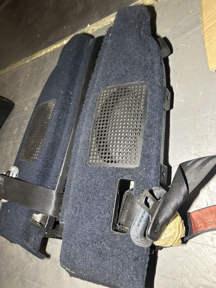 Volkswagen Tutti pezzi di ricambio auto: VW Golf 2 - Halter Hutablage Blau – Usato da Gampelen venduto da ste_r6hj 3