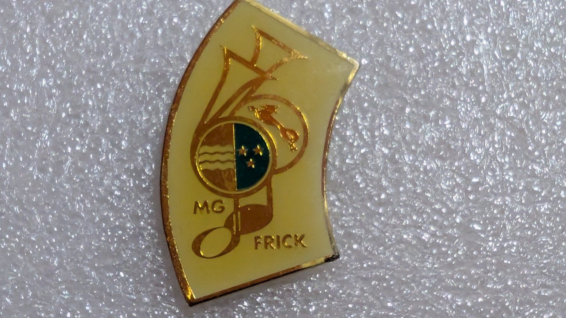 Plaketten & Abzeichen: Ansteckpin 272: MG Frick – Gebraucht aus Oppligen von Pin-Fall-Shop