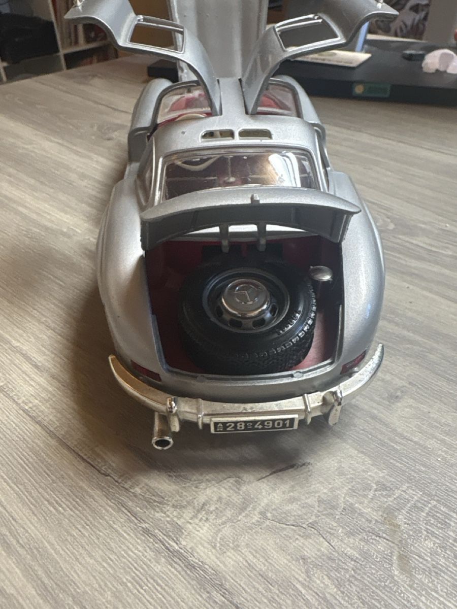 Mercedes-Benz Modellini d'auto: Mercedes Benz SL 300 1/18 – Usato da Schafisheim venduto da BrRa01 3